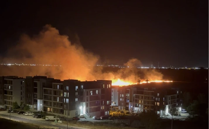 Tekirdağ’da korkutan yangın: Alevler geceyi aydınlattı 