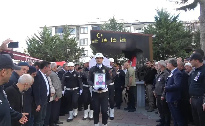 Tekne kazasında ölen polis memuru Numan Şen, son yolculuğuna uğurlandı
