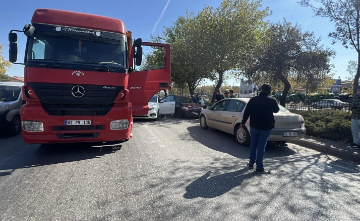 Ters yolda gidip zincirleme kazaya neden olan sürücüden pes dedirten savunma