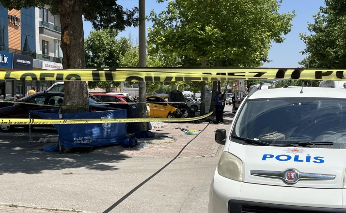Ticari taksinin çarptığı anne ile kızı hayatını kaybetti