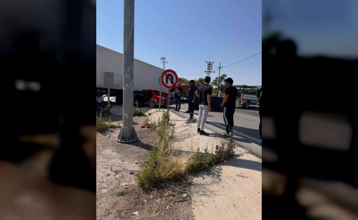 Tır ile otomobil çarpıştı: 2 ölü, 2 yaralı