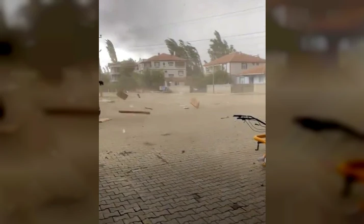 Tokat’ta fırtına ve sağanak hayatı olumsuz etkiledi 
