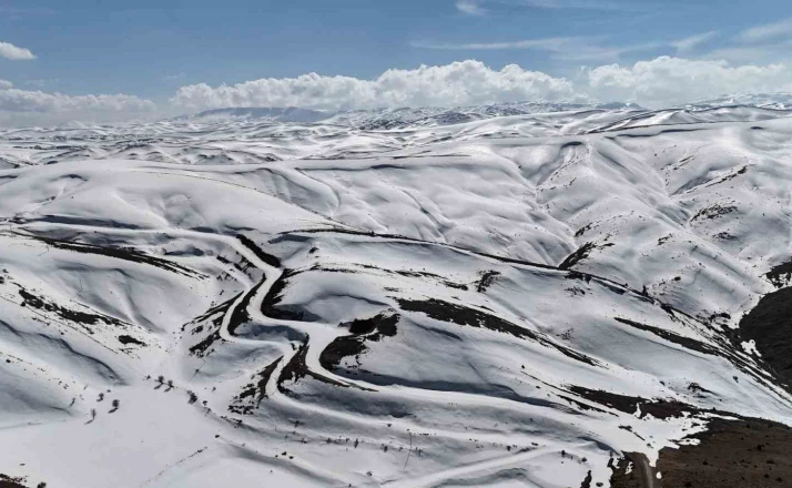Toroslar’da kar güzelliği havadan görüntülendi