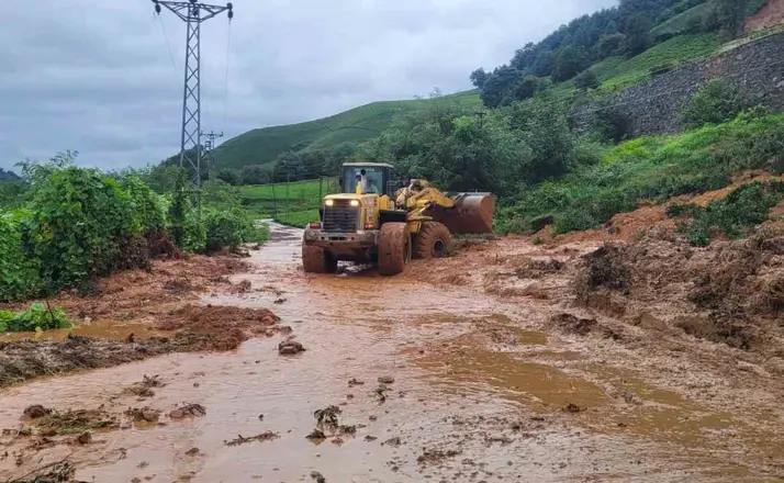 Trabzon’da etkili yağışın izleri siliniyor
