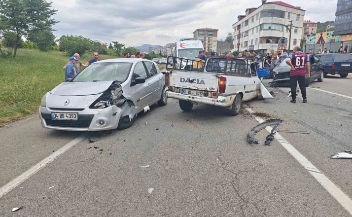 Trabzon’da zincirleme trafik kazası: 8 yaralı