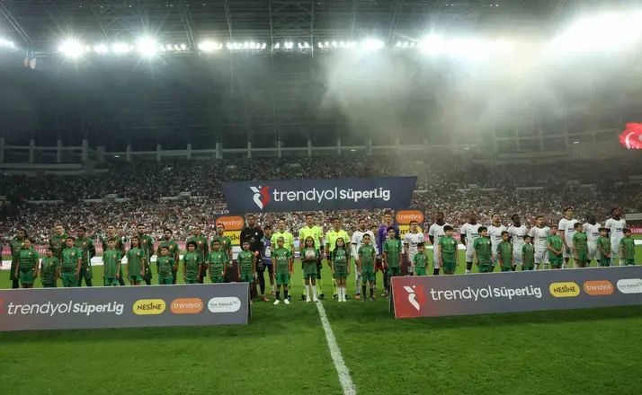 Trendyol Süper Lig: Amed Sportif Faaliyetler: 2 - Beşiktaş: 0 (İlk yarı)
