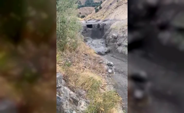 Tunceli’de heyelan anı kameralara yansıdı 