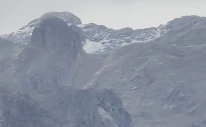 Tunceli’de mevsimin ilk karı yüksek kesimlere yağdı

