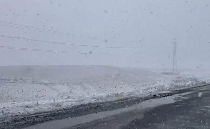 Türkiye’nin en kurak ilçelerinden Karapınar’da kar sevinci
