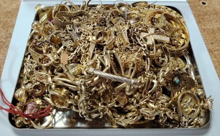 Türkiye’ye sokulmak istenen 708 gram kaçak altın komşuya takıldı
