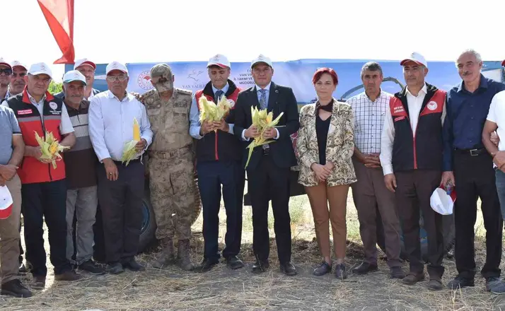 Tuşba’da "Silajlık Mısır Hasadı Tarla Günü" düzenlendi
