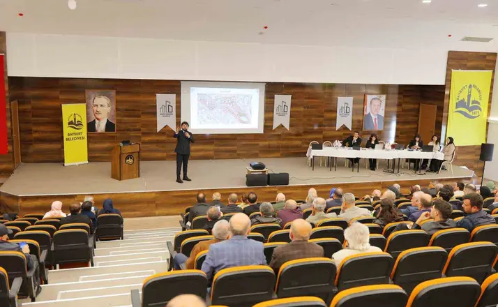 Tuzcuzade Mahallesi Kentsel Dönüşüm Projesi hak sahiplerine anlatıldı
