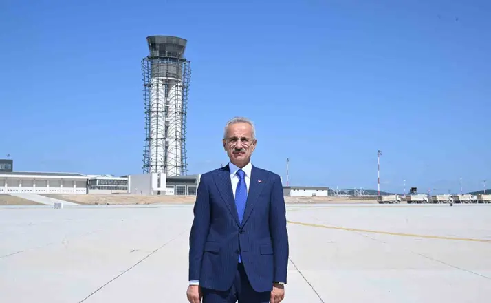 Ulaştırma ve Altyapı Bakanı Abdulkadir Uraloğlu: "2026 yılının başından bu yana 237 bin 40 kişi İHA pilotu olmak için başvuruda bulundu"
