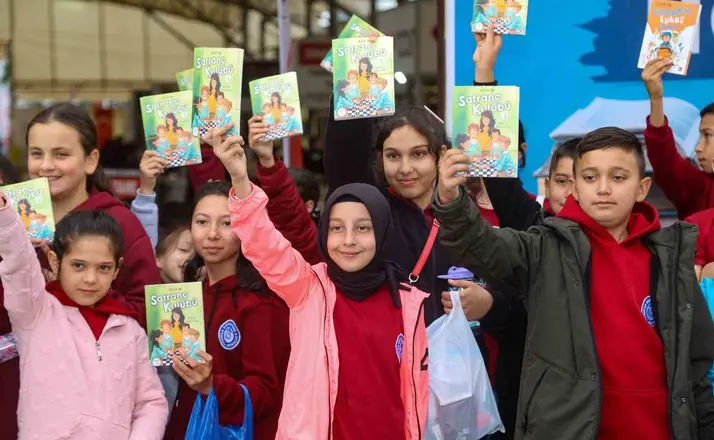 Uşak Kitap Fuarında kitaplar ve ünlü yazarlar okurlarla buluşuyor
