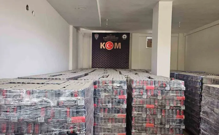 Uşak’ta 16 bin 200 adet tarihi geçmiş enerji içeceği ele geçirildi
