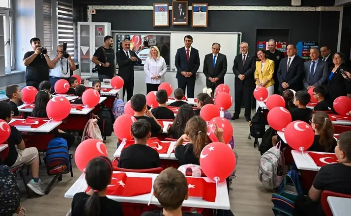Uşak’ta eğitim öğretim yılının ilk ders zili çaldı
