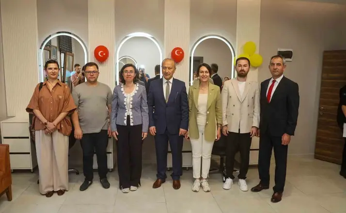 Uşak’ta Halk Kadın Kuaförü hizmete açıldı

