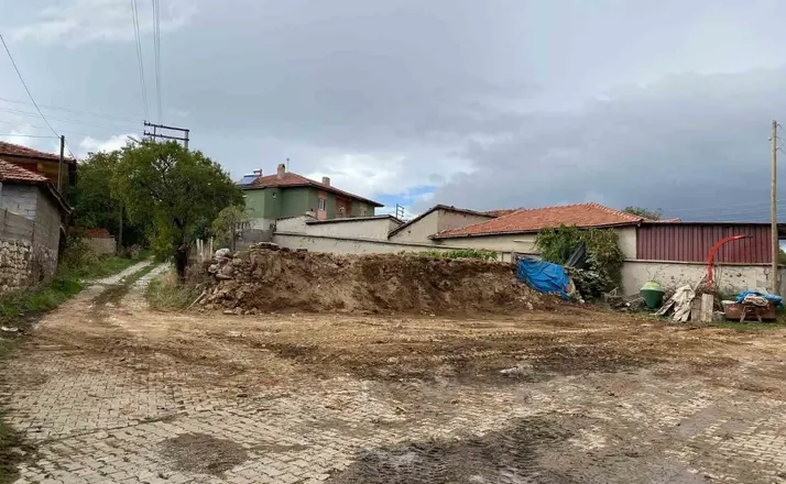 Uşak’ta metruk yapılar yıkılıyor

