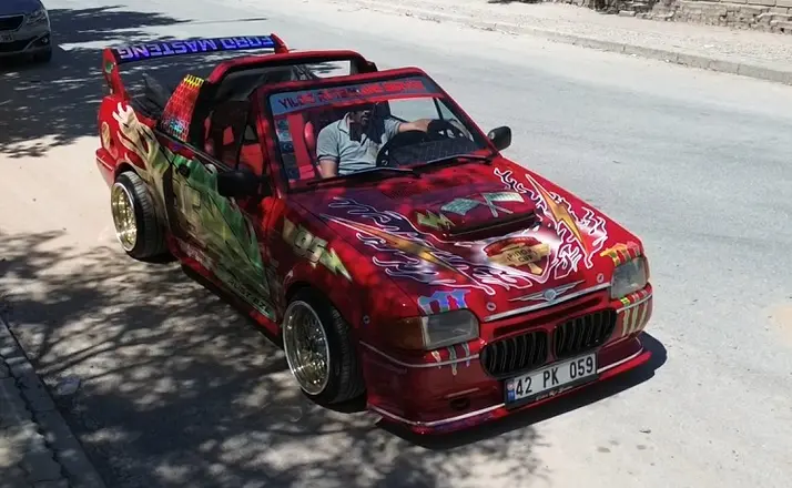Ustalığını hayaline yansıttı, aracını Şimşek McQueen'e çevirdi