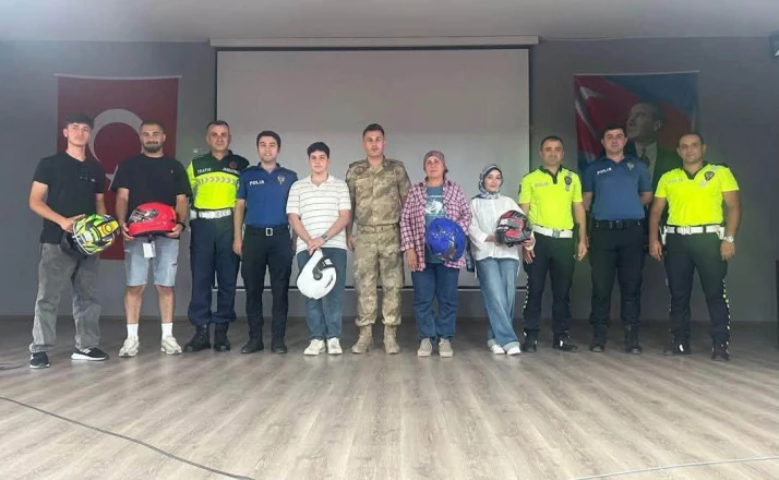 Üzümlü’de motosiklet sürücülerine trafik güvenliği eğitimi 