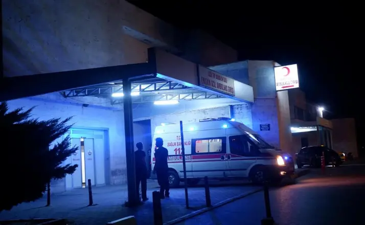 Uzunköprü’de tekel bayiinde kavga: Bir kişi yoğun bakımda
