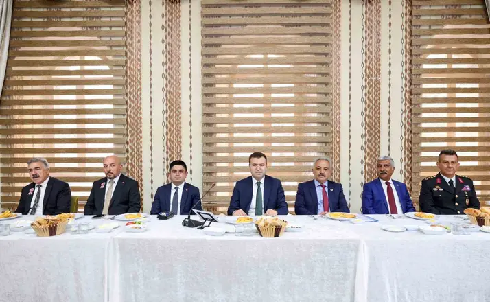 Vali Akmeşe muhtarlarla buluştu
