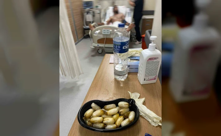 Vücudundan 5 günde 62 parça uyuşturucu çıktı