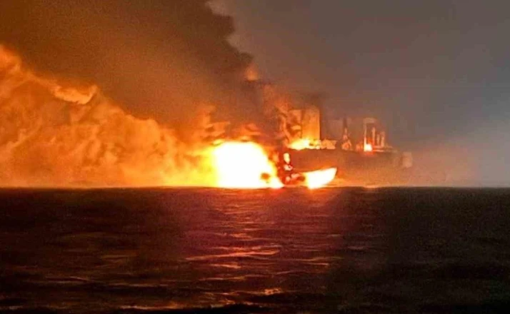 Yangın çıkan geminin ardından tanker de patlama yaşandı