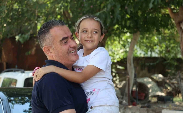Yangında bisikleti yanan Hazal’a Başkan Arıcı, yeni bisiklet hediye etti 