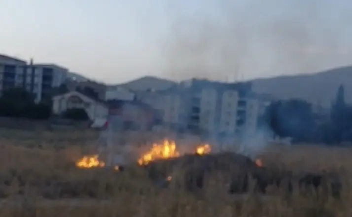 Yüksekova’da anız yangını
