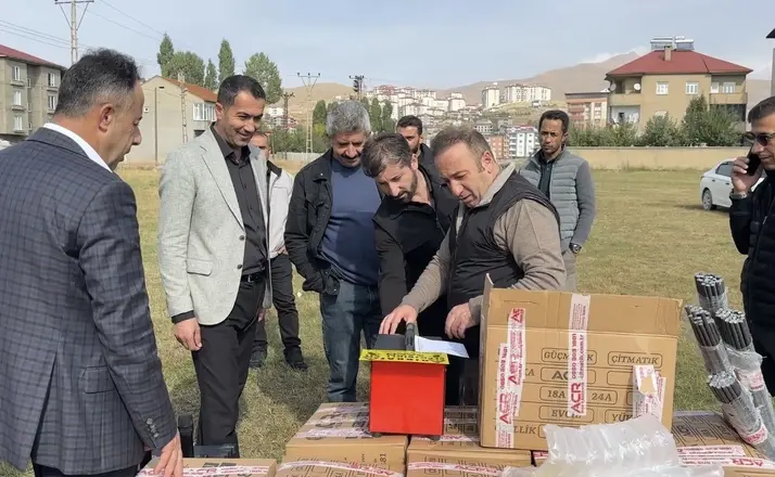 Yüksekova’da arılar elektrikli çitle koruma altında: 30 üreticiye hibe desteği
