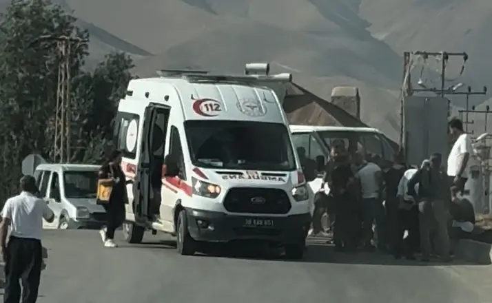 Yüksekova’da iki araç çarpıştı: 4 yaralı

