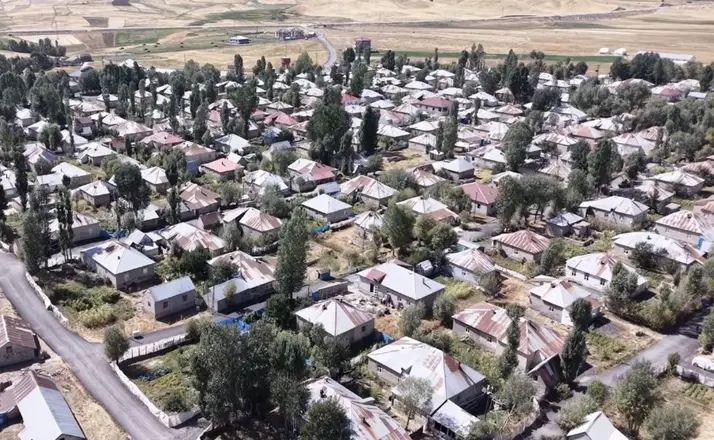 Yüksekova’nın simetrik güzelliği: Doğanlı köyü
