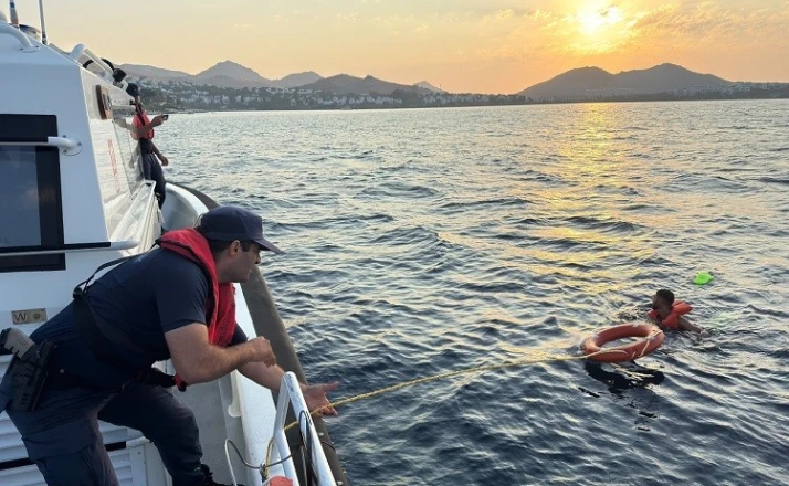 Yunan adalarına yüzerek geçmeye çalışan 1 düzensiz göçmen yakalandı 