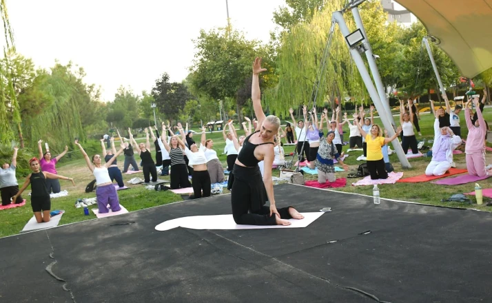 Yunusemre Belediyespor’dan kadınlara yoga eğitimi 