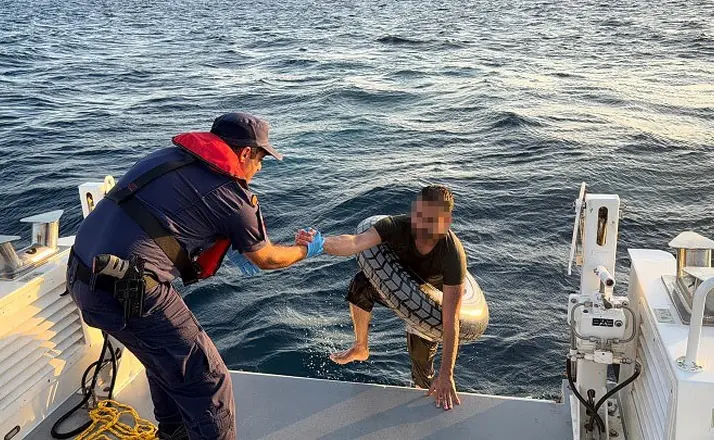 Yüzerek Yunanistan’a geçmeye çalıştı
