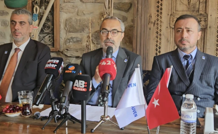 Zafer Emanetoğlu: “81 ilde iktidar hedefiyle çalışıyoruz”