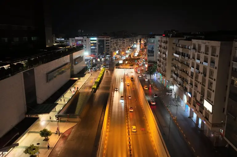 100. Yıl Caddesi’nde baştan sona yenileme çalışmaları sürüyor
