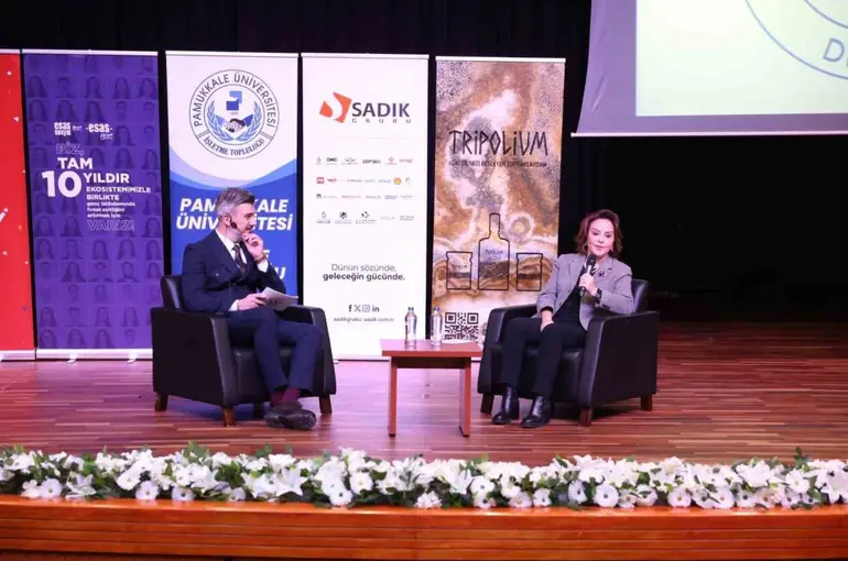 11. Girişimcilik ve Liderlik Programı iş dünyasının profesyonellerini gençlerle buluşturdu
