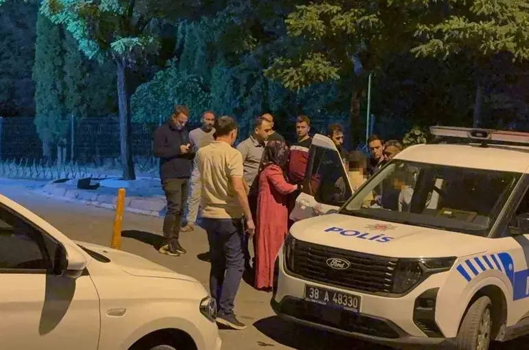 12 yaşındaki üvey oğlu tarafından bıçaklanan adam hayatını kaybetti
