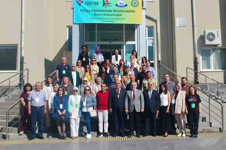 14 ilden kimya öğretmenleri ERÜ’de buluştu

