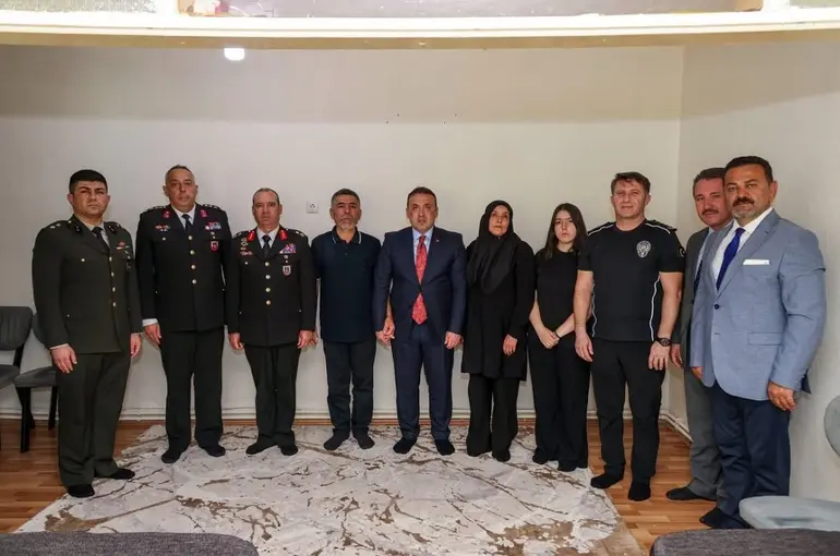 15 Temmuz’da şehit ailesine anlamlı ziyaret
