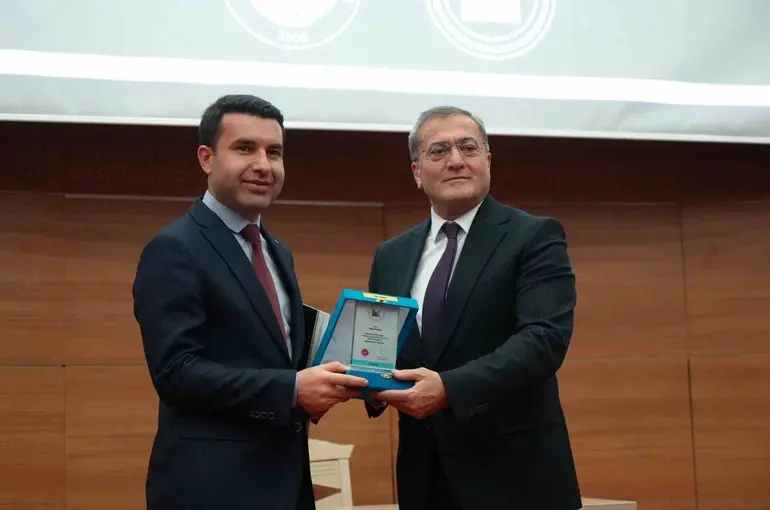 151 tez yazısının yarıştığı "6. Muhammed İhsan Oğuz Araştırma Ödülleri" sahiplerini buldu
