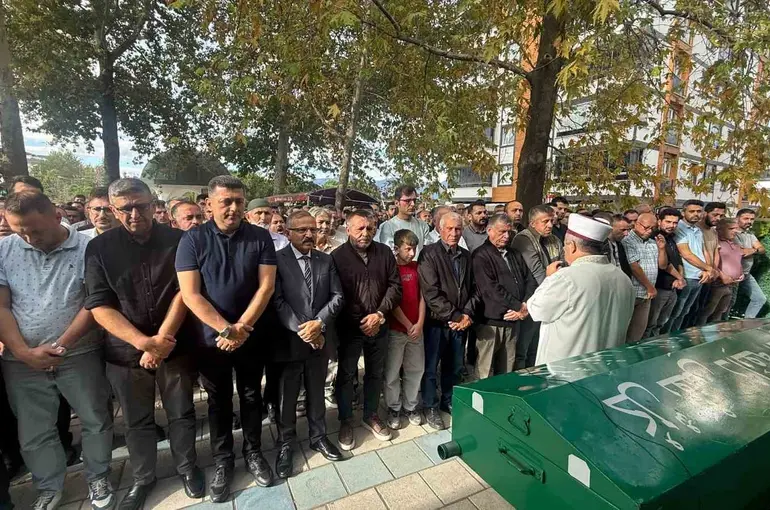22 günlük yaşam mücadelesini kaybeden İHA telifli muhabiri son yolculuğuna uğurlandı
