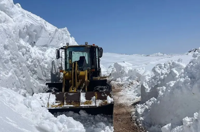 2443 rakımda kar mesaisi
