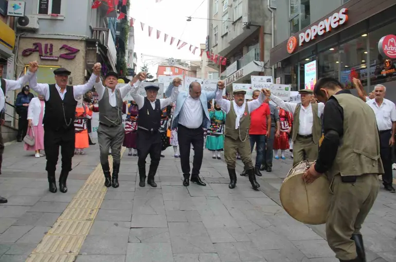 27. Islık Dili Festivali Giresun’da düzenlenen yürüyüşle başladı
