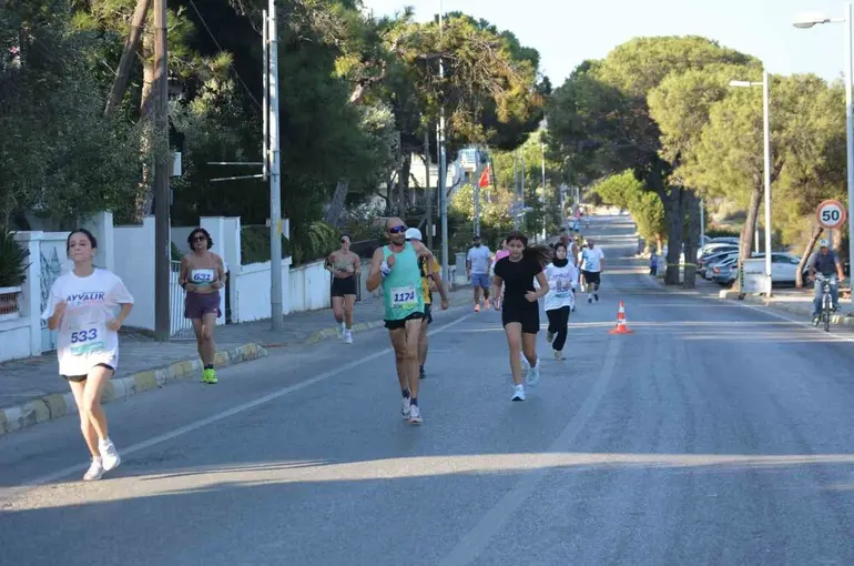 3. Uluslararası Ayvalık Yarı Maratonu tamamlandı
