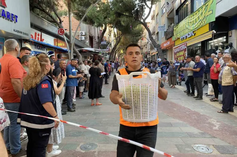 30 kiloluk kelterlerle kıyasıya yarıştılar
