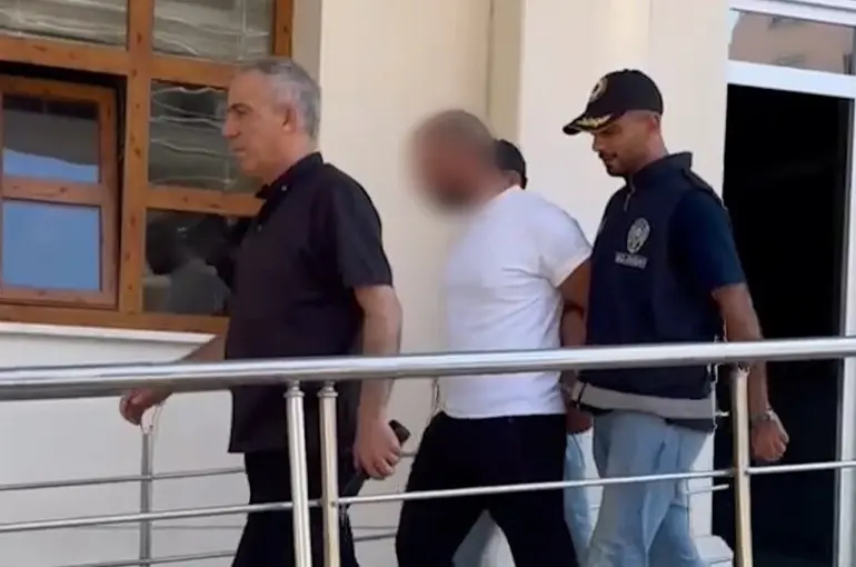 42 dosyadan yıllarca hapis yattı, çıkınca 10 ev soyan şahıs tekrar yakalandı
