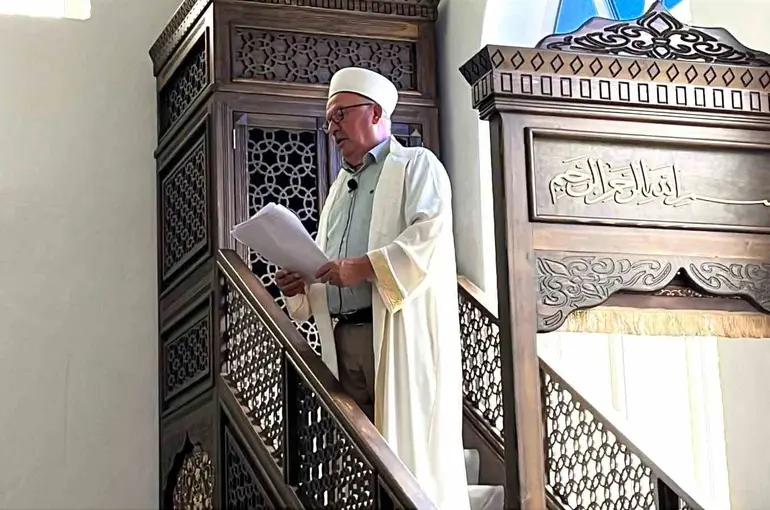 44 yıllık imam cemaatine cuma hutbesiyle veda etti
